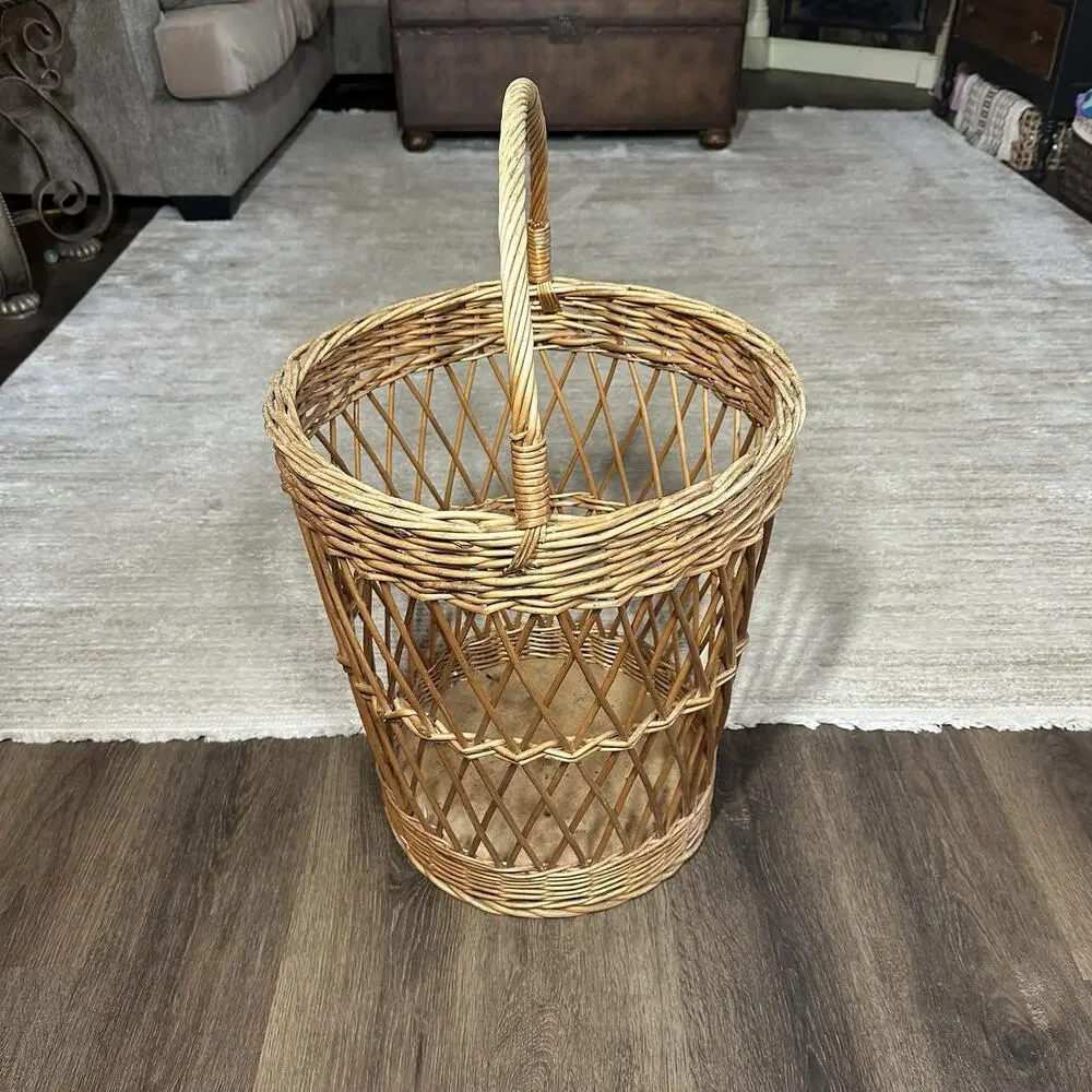 Vtg Large Wicker Rattan Woven Lattice Laundry Storage Basket w/ Handle Brown 26